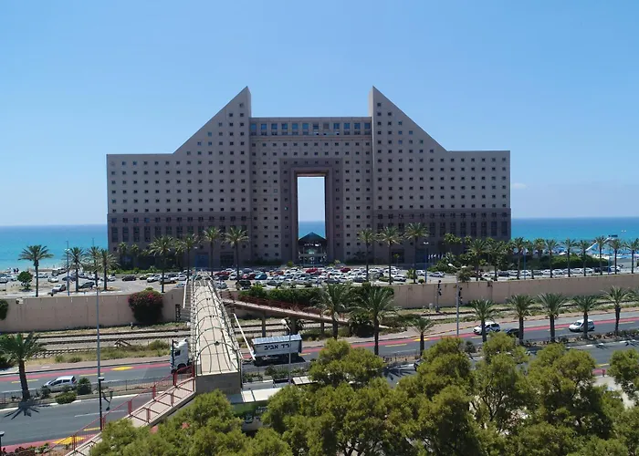 דירות אלמוג - מגדל הים