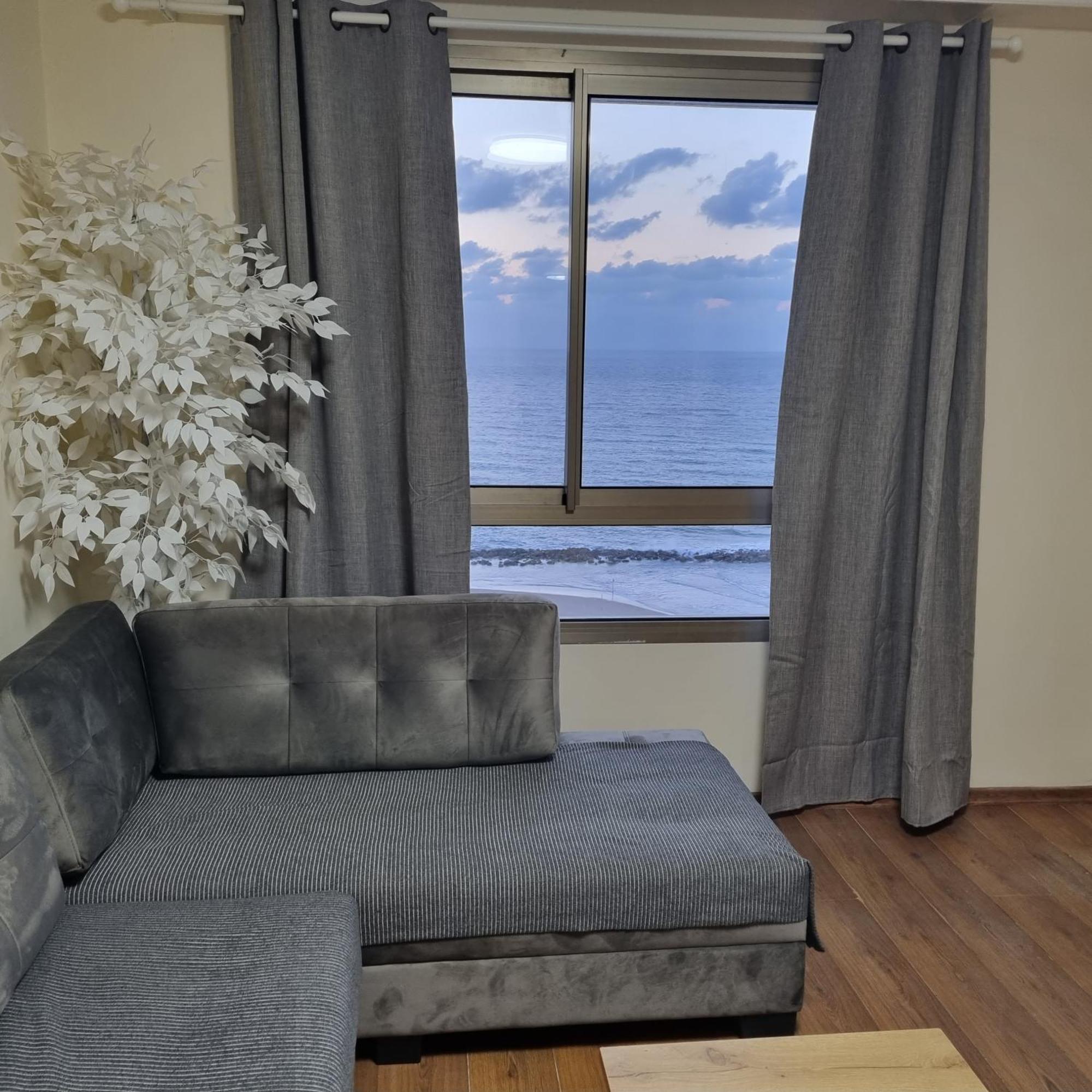 אלמוג - מגדל הים Apartment *
