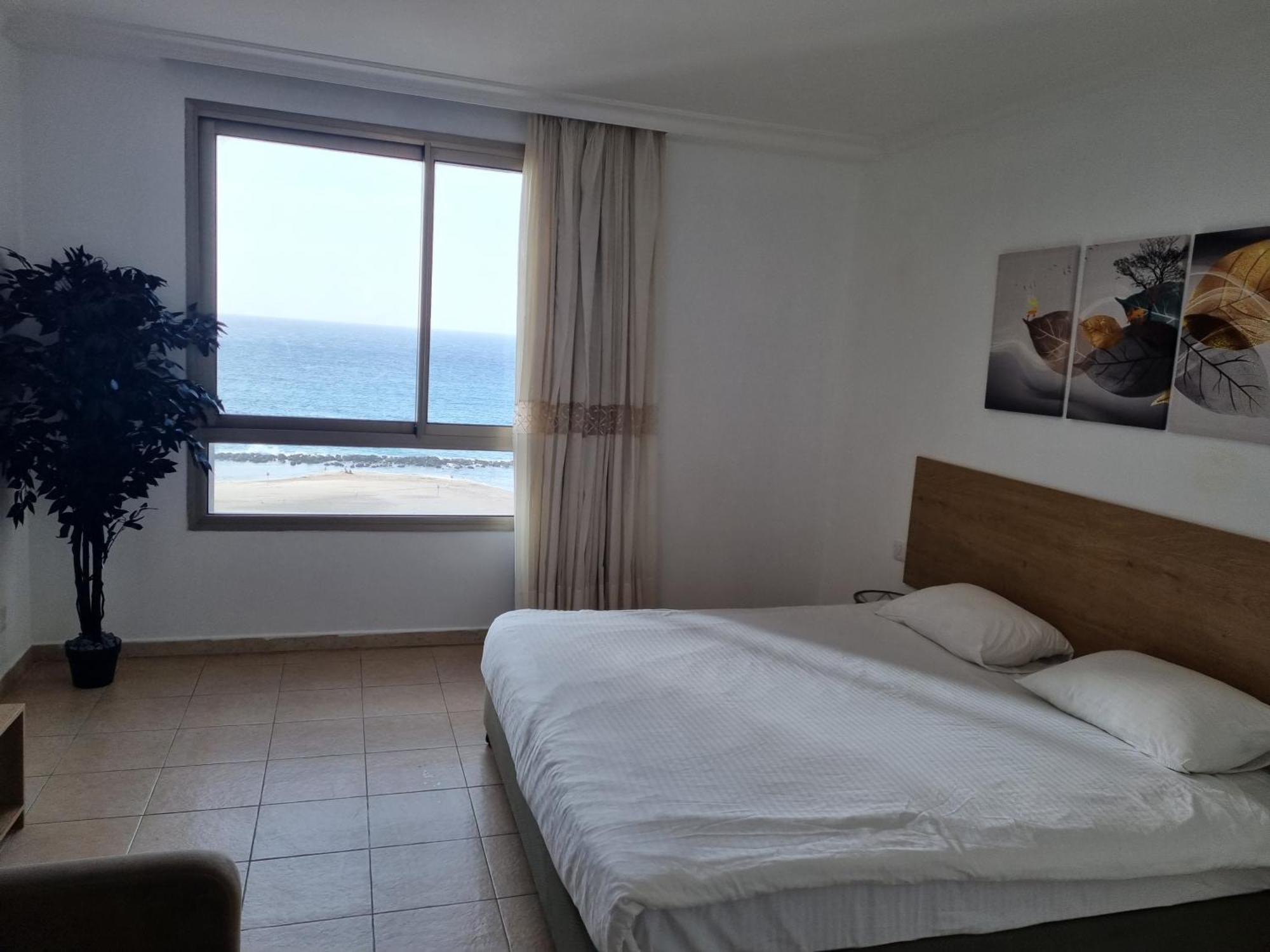 אלמוג - מגדל הים Apartment