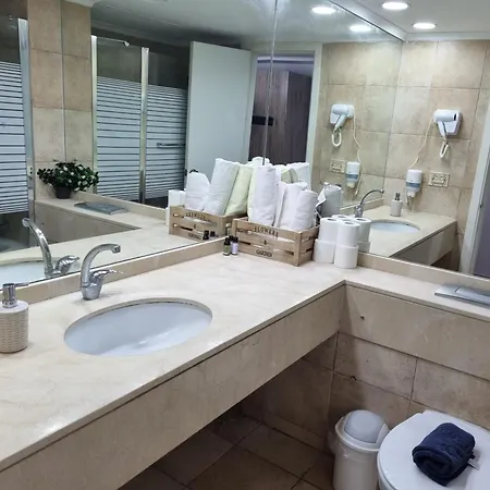 דירות אלמוג - מגדל הים Haifa Room photo